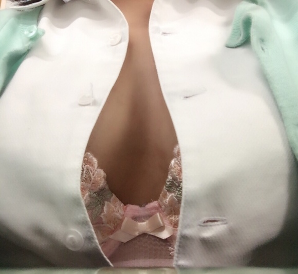 ブラウスおっぱい4