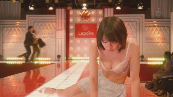吉岡里帆下着53