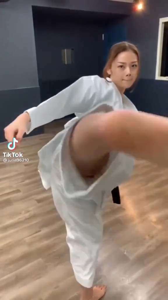 長野じゅりあTikTok動画パンチラ3 長野じゅりあTikTok動画パンチラ3
