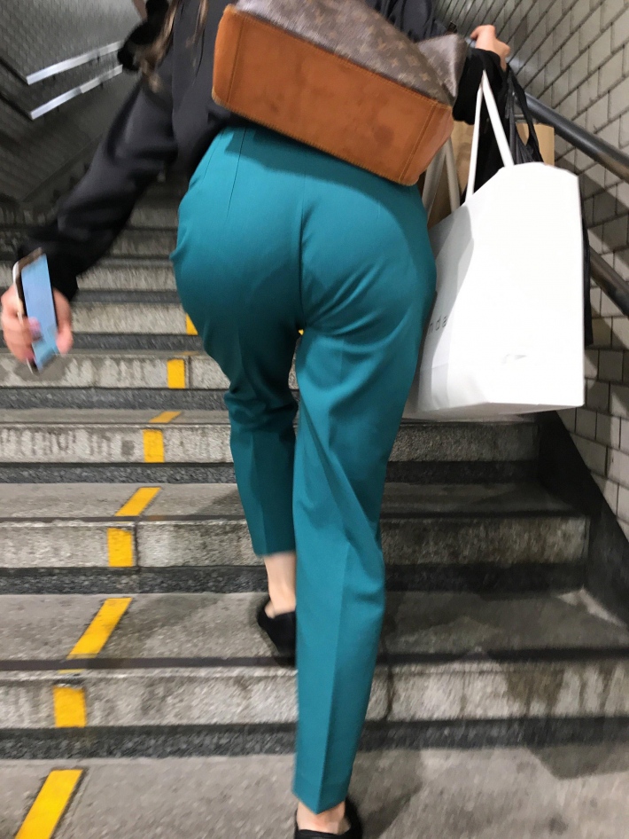 駅階段パンツ透け2 駅階段パンツ透け2