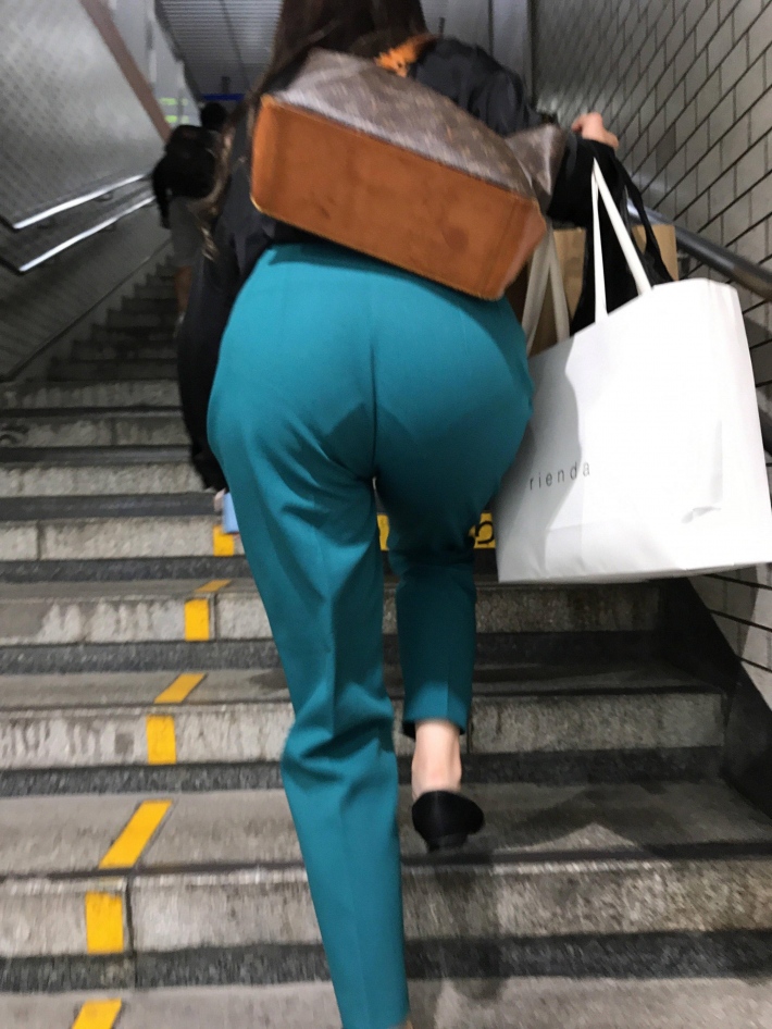 駅階段パンツ透け3 駅階段パンツ透け3