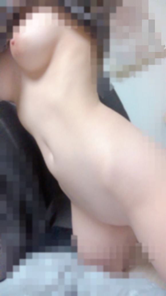 美乳18