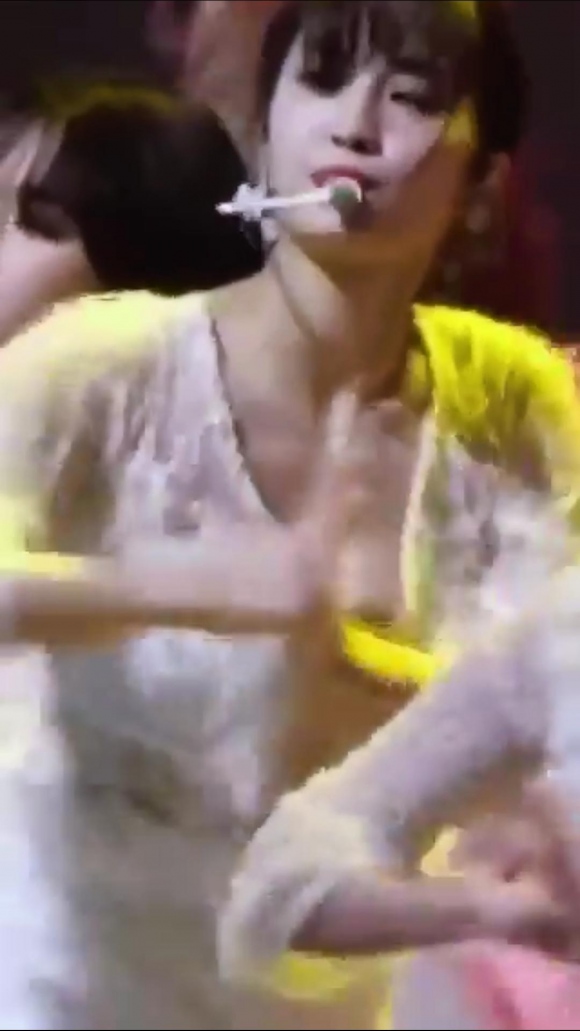 TWICEのモモ、乳首がポロリしてしまうｗｗｗ 0