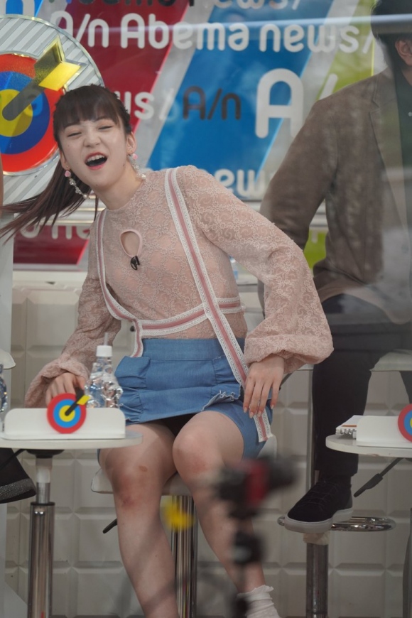 荻野由佳パンチラ1