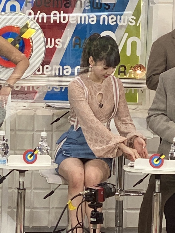 荻野由佳パンチラ1