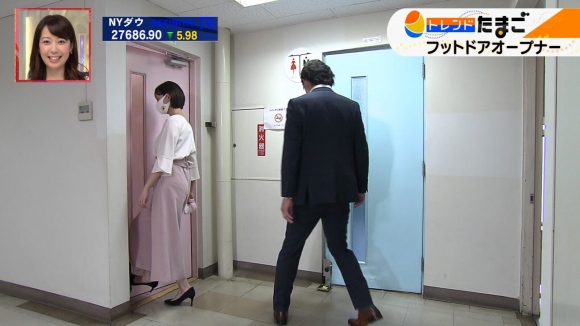 女子アナ田中瞳パン線女子トイレ2