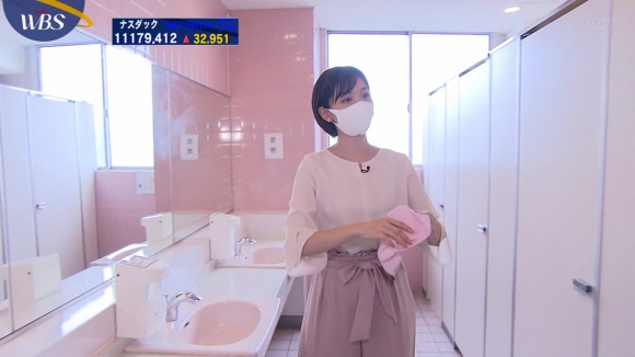 女子アナ田中瞳パン線女子トイレ2