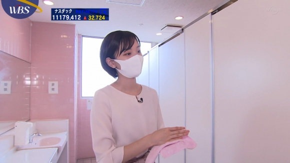 女子アナ田中瞳パン線女子トイレ3