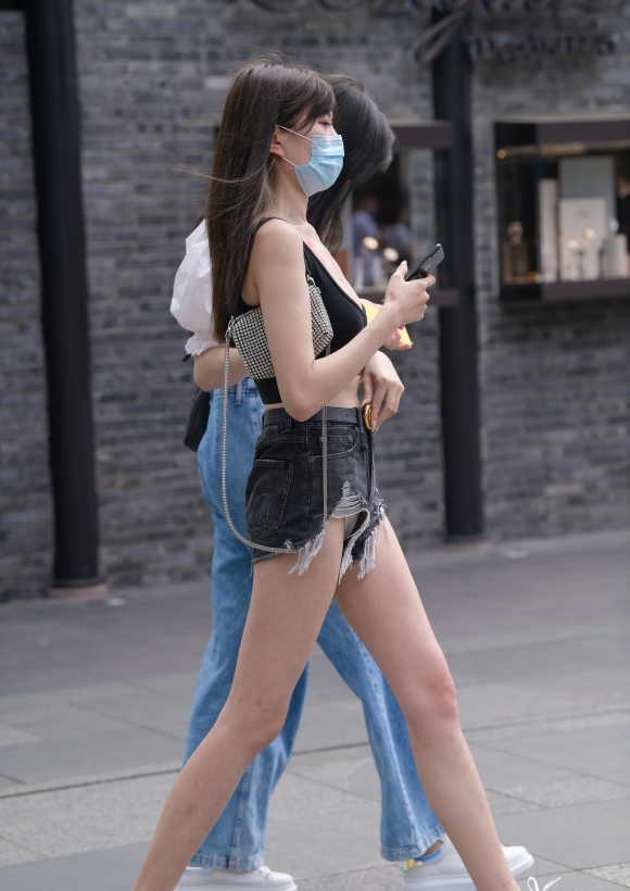 ダメージデニム中国人パンツ2