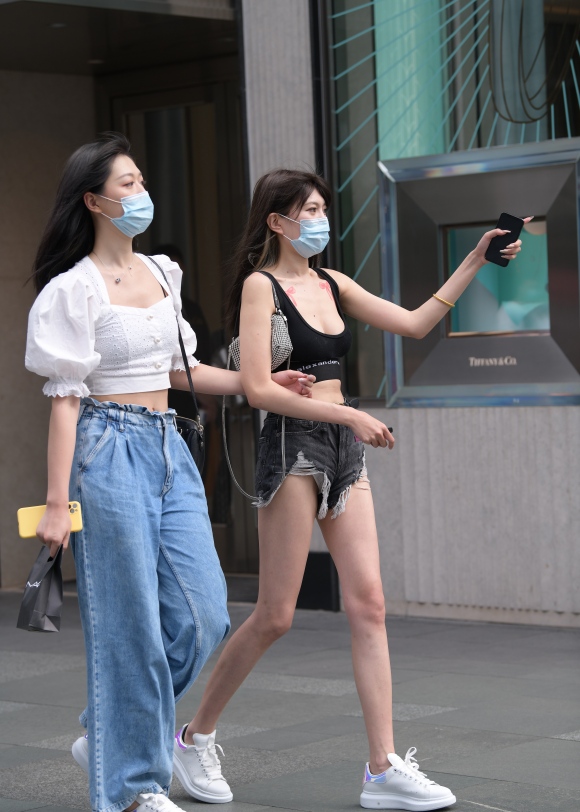 ダメージデニム中国人パンツ9