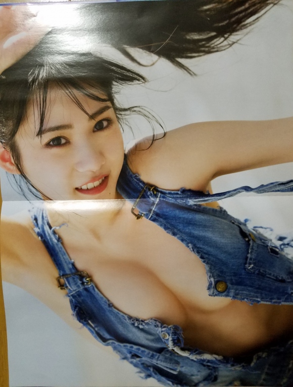 NMB48横野すみれ下乳1