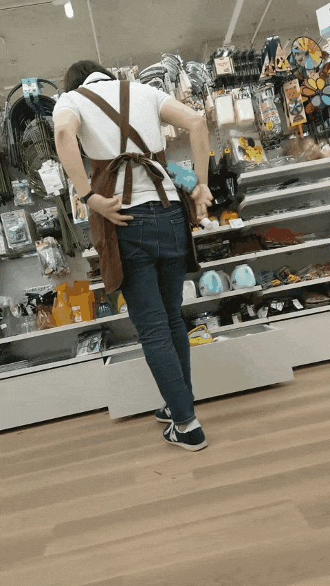 腰パンチラ店員21