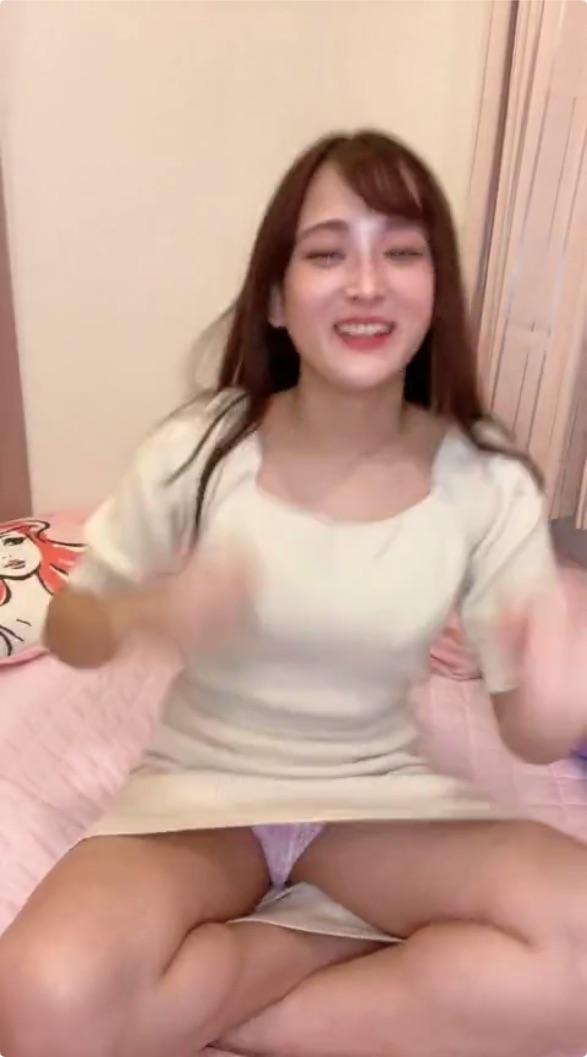 TikTok看護師パンチラ1