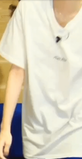 小泉萌香乳首チラ1