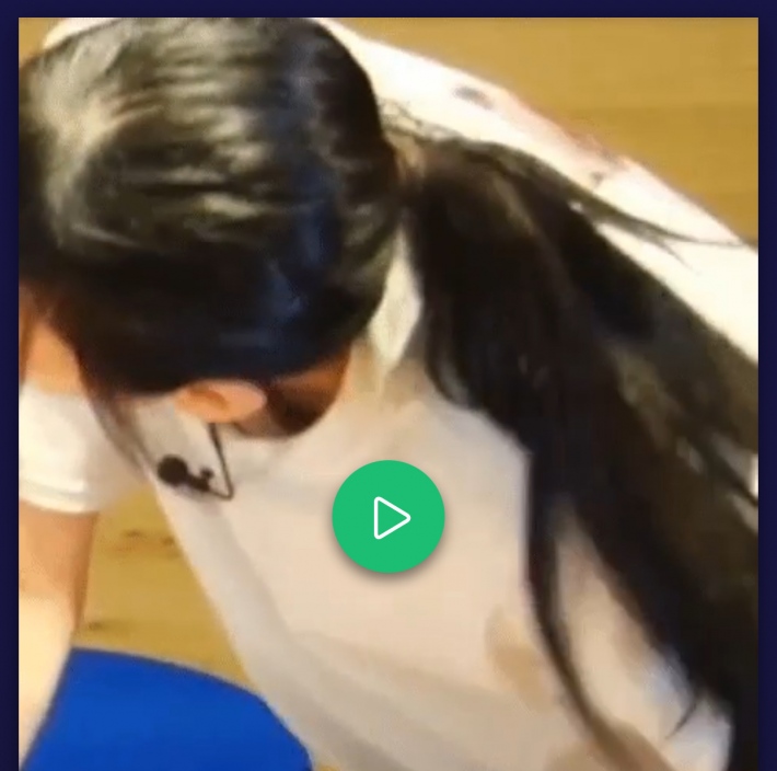 小泉萌香乳首チラ2