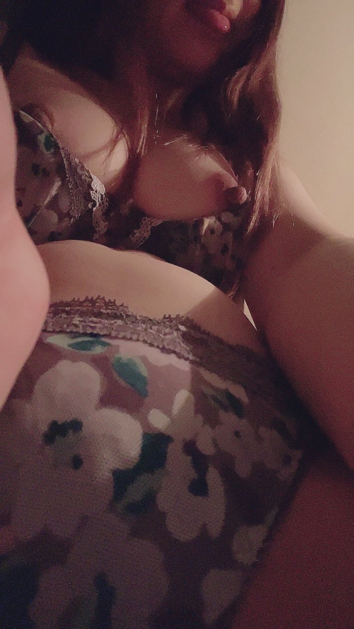 勃起乳首22